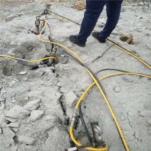 潁泉石材礦山開采機載劈裂棒服務熱線